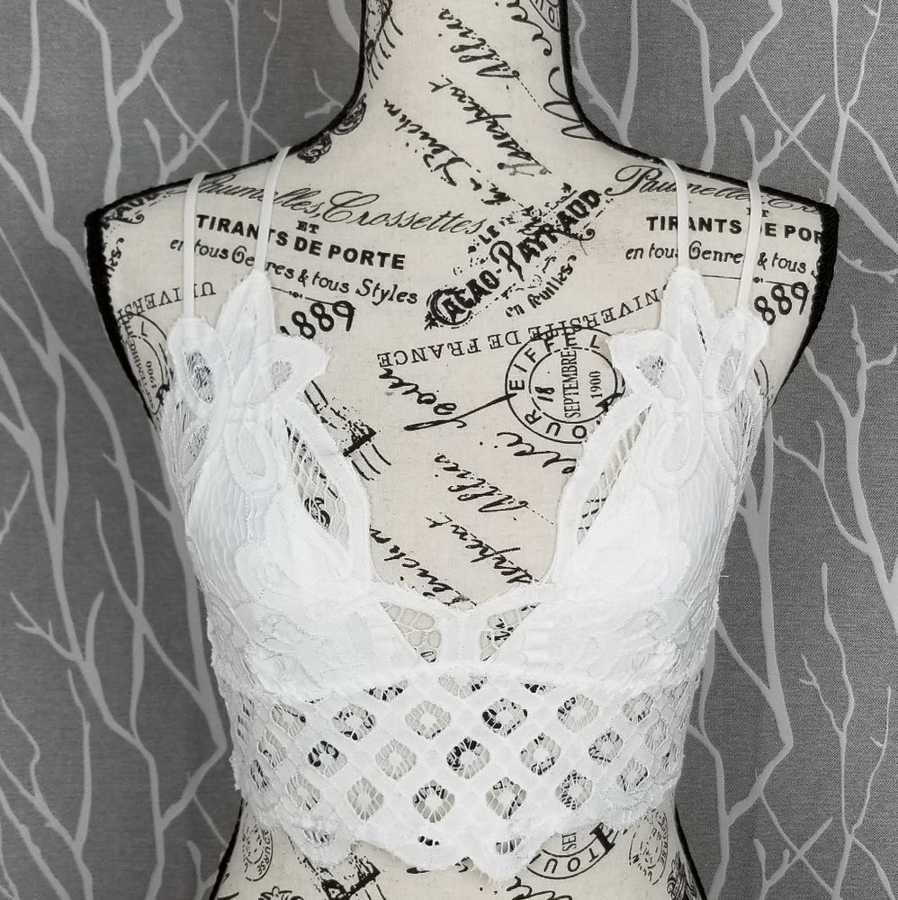 🌷 Winter White Crochet Look Lace Bralette M - Picture 6 of 8